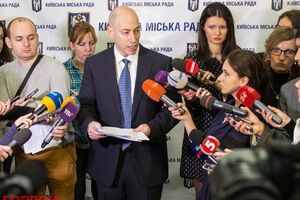 Дмитрий Гордон: На мои многочисленные обращения об улучшении жилищных условий социально незащищенных киевлян приходили одинаковые ответы: "В распоряжении Департамента строительства и жилищного обеспечения нет свободных квартир"