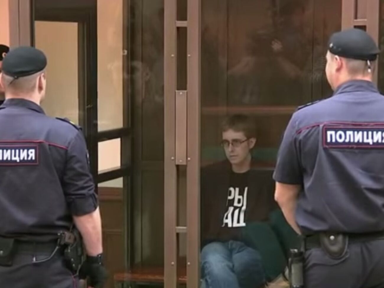 На суде Илье Горячеву стало плохо, к нему вызвали медиков