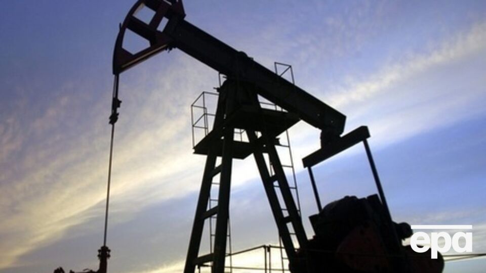 За два дня цены на нефть упали более чем на доллар