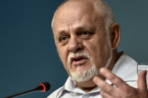 Глава Департамента по вопросам помилования АП Александр Букалов считает, что вопросы применения помилования требуют широкого обсуждения