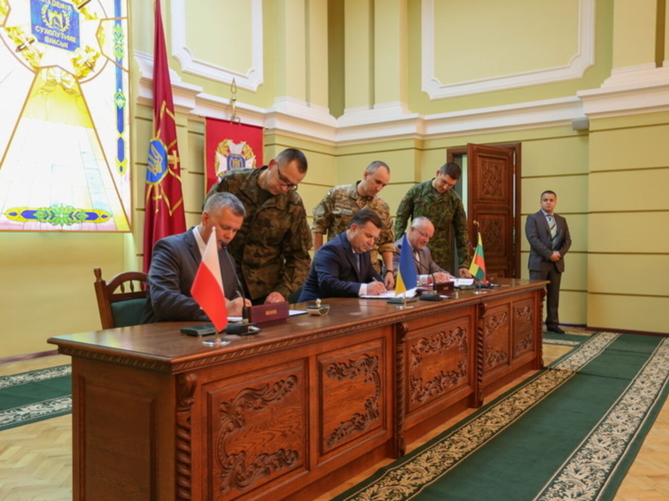 Министры обороны трех стран подписывают соглашение о создании совместной бригады