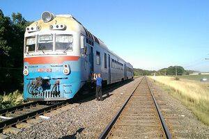 Поезд, следовавший из Вапнярки в Христиновку, столкнулся с автомобилем в с. Бурьяны Винницкой области