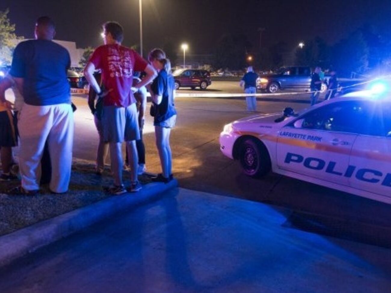 Часть зрителей кинотеатра в Лафайетте (штат Луизиана) приняли выстрелы за фейерверк