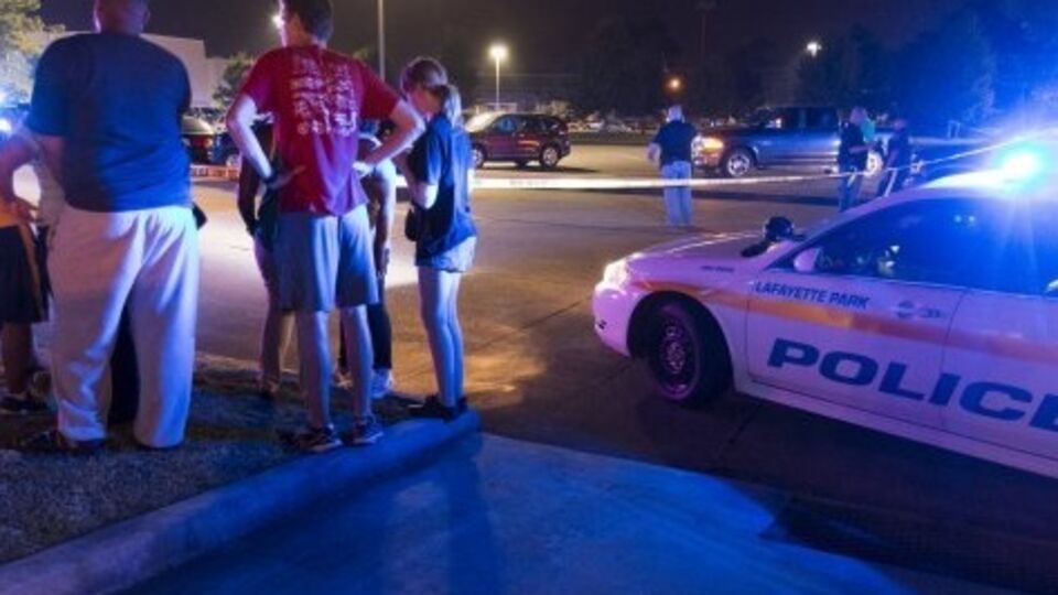 Часть зрителей кинотеатра в Лафайетте (штат Луизиана) приняли выстрелы за фейерверк