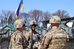 Американские инструкторы будут готовить украинских военных по программам, подобным тем, по которым они учат нацгвардейцев