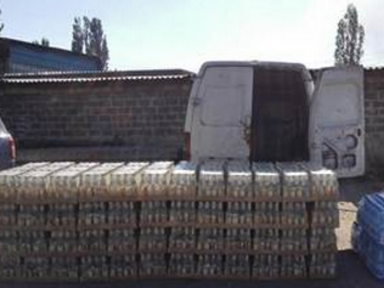 Сотрудники СБУ проводят процессуальные действия по установлению происхождения груза, мест загрузки и сбыта