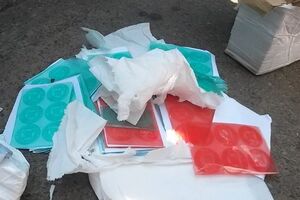 По словам нардепа Игоря Луценко, водитель не признался, от кого именно получил печати