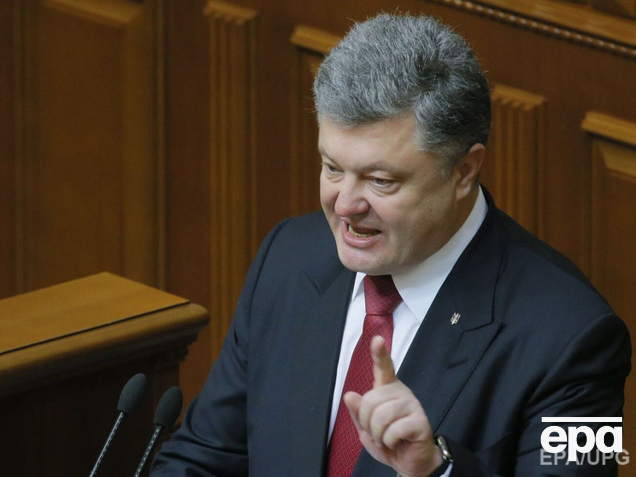 Порошенко сообщил, что РФ согласилась привлечь Красный Крест к освобождению заложников