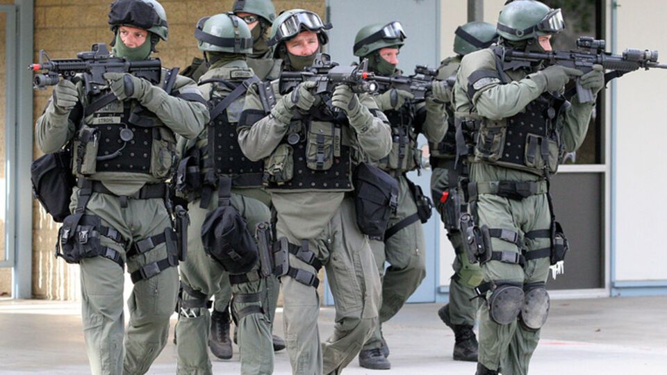 Бойцы американского S.W.A.T.