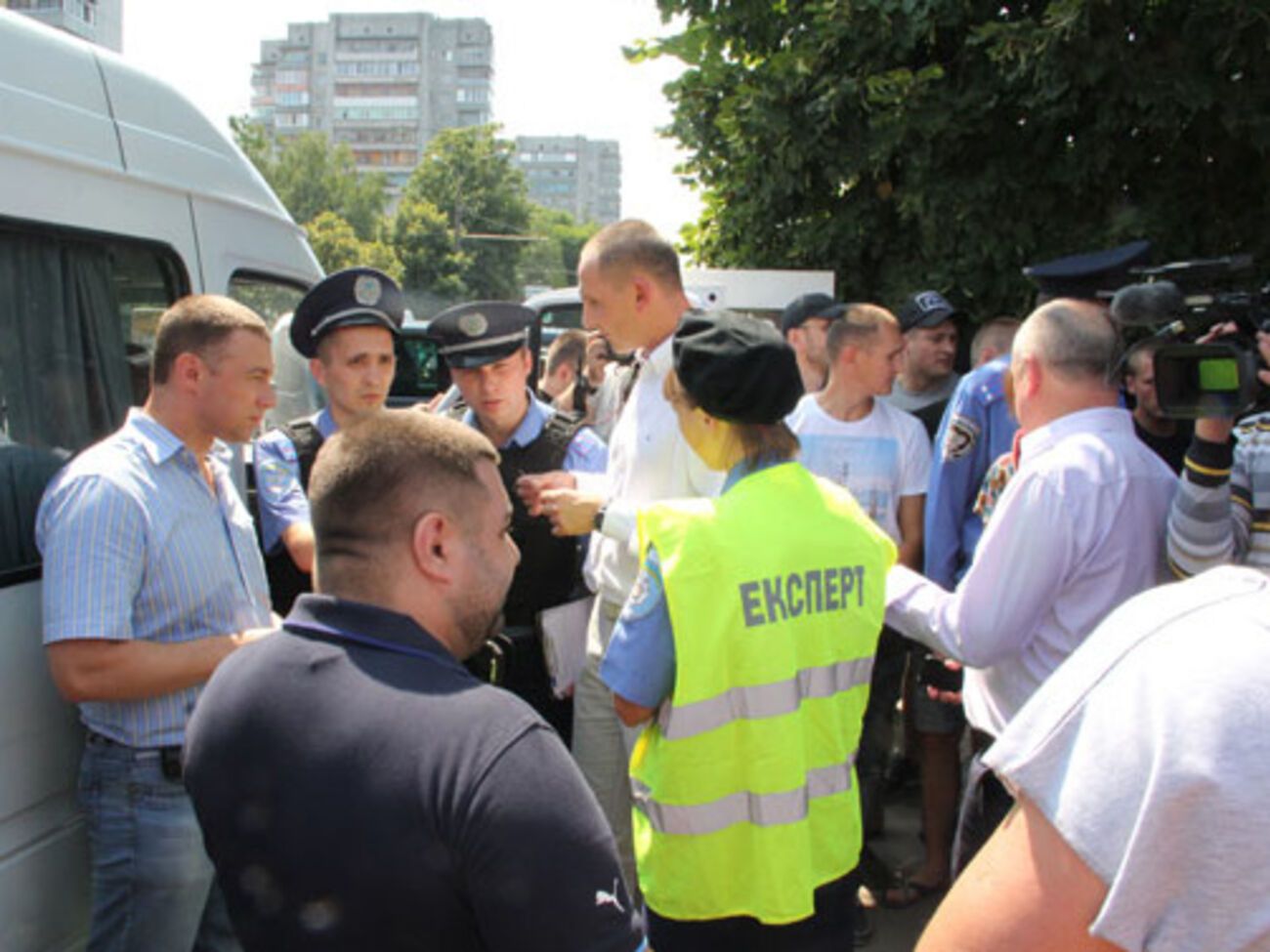 Милиция задержала автомобиль с фальшивыми печатями участковых комиссий на выборах в Чернигове