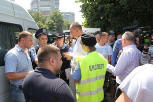 Милиция задержала автомобиль с фальшивыми печатями участковых комиссий на выборах в Чернигове