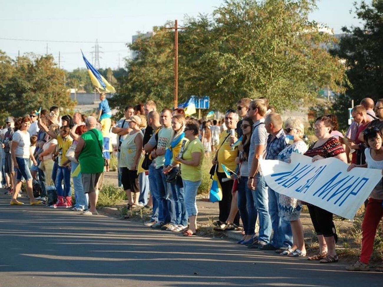 Активисты требуют пояснить, что ждет Мариуполь в случае, если войска уйдут из Широкино