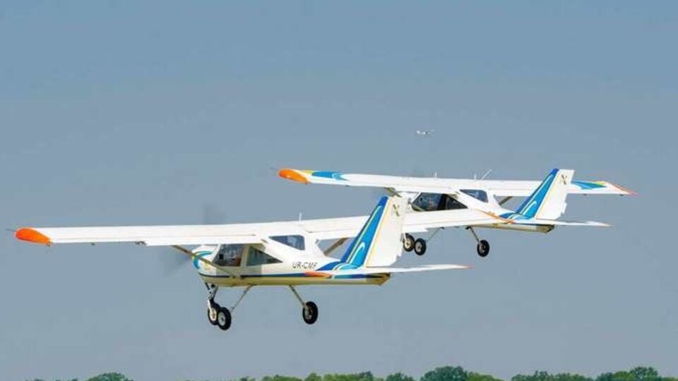 В Харькове курсанты-летчики учатся управлять легкомоторными самолетами. Фоторепортаж