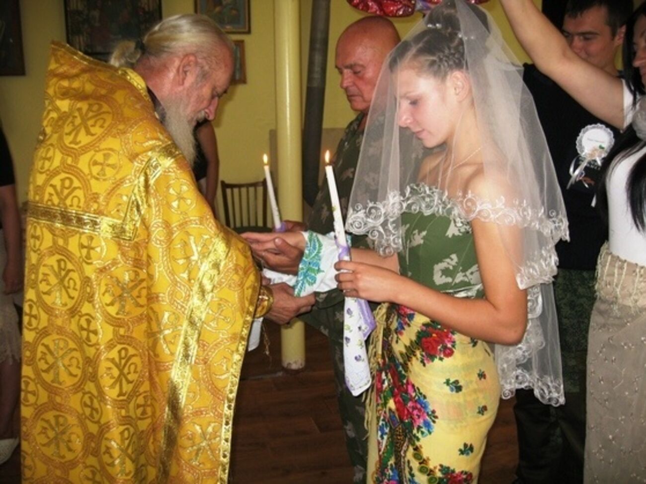 СМИ сепаратистов: На невесте был корсет, сшитый из камуфляжа