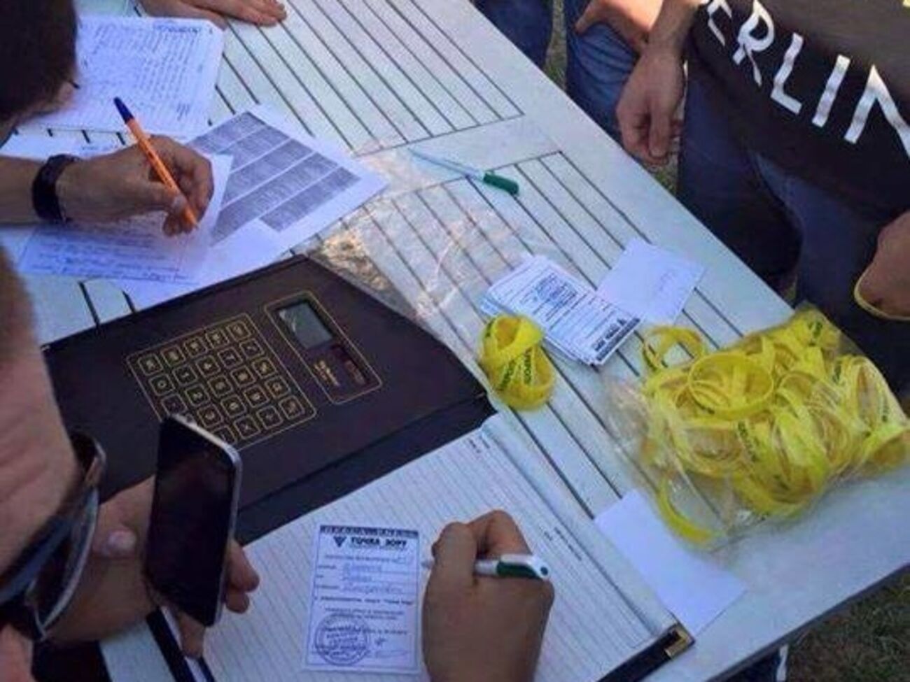 Наблюдатели КИУ в целом обнаружили несколько десятков "псевдожурналистов", находящихся на участках в 205-м округе