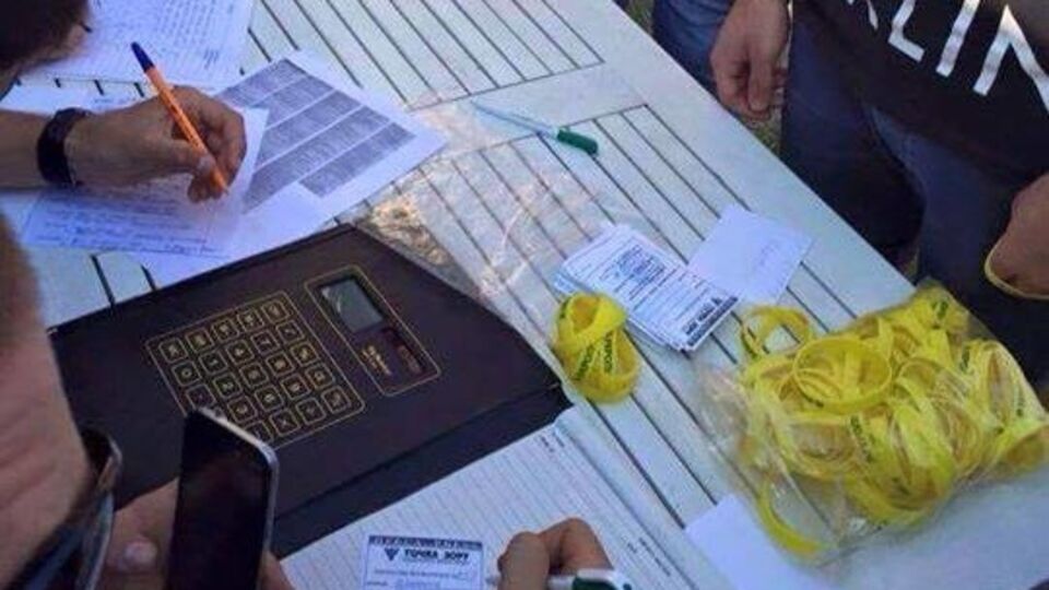 Наблюдатели КИУ в целом обнаружили несколько десятков "псевдожурналистов", находящихся на участках в 205-м округе