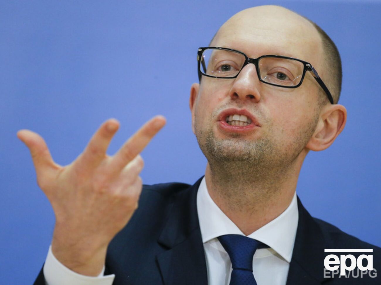 Яценюк заявил, что 60 тыс. детей перевелись в украинские школы из оккупированных территорий