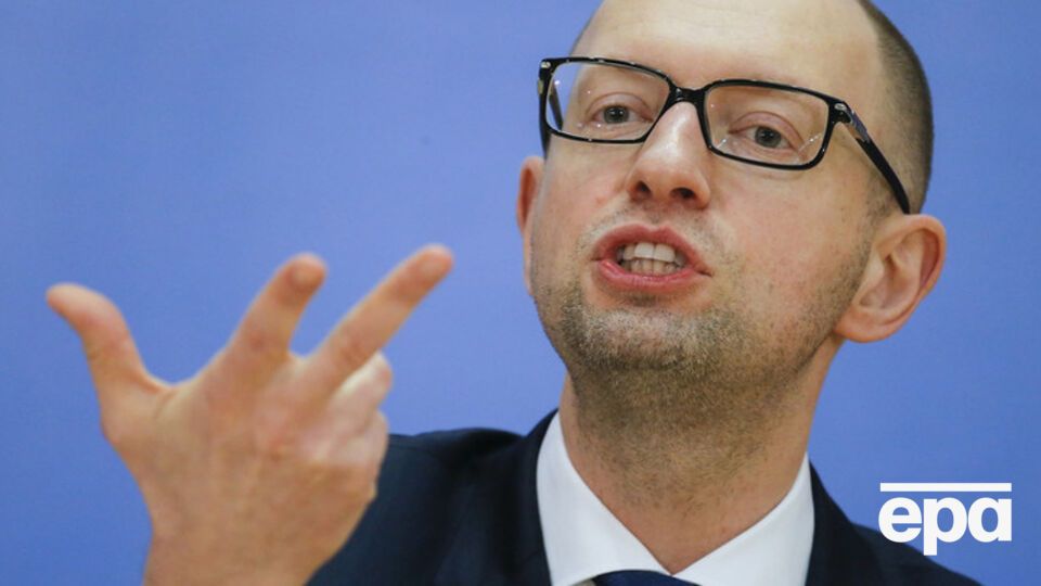 Яценюк заявил, что 60 тыс. детей перевелись в украинские школы из оккупированных территорий