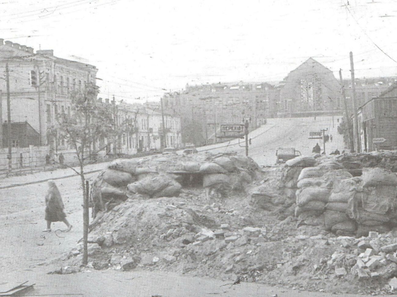 Баррикада неподалеку от железнодорожного вокзала, Киев