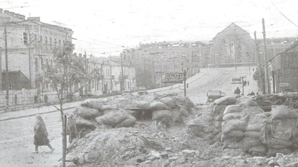 Баррикада неподалеку от железнодорожного вокзала, Киев