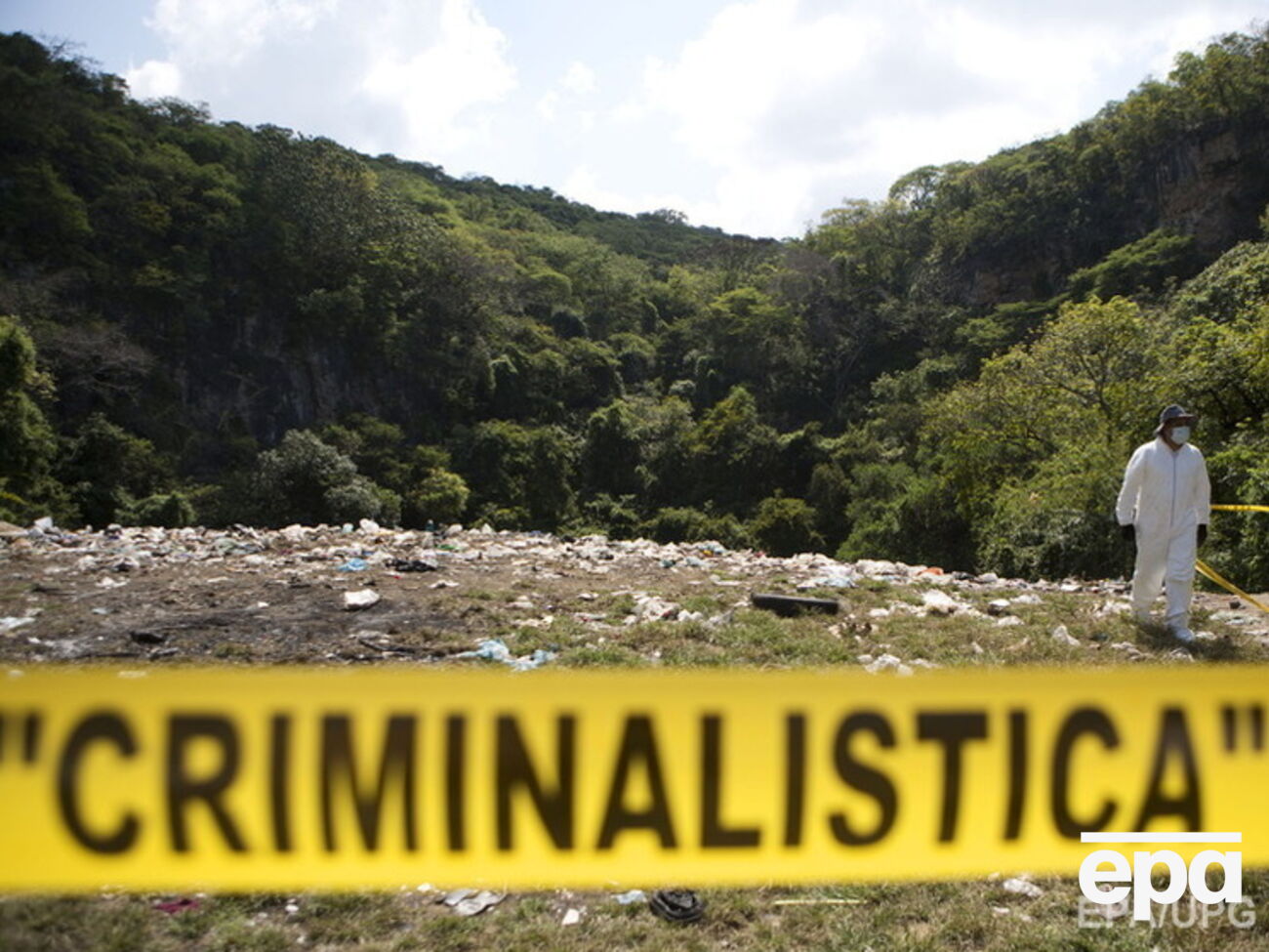 В могилах нашли 129 тел