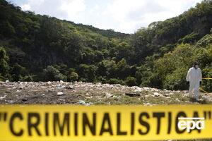 В могилах нашли 129 тел