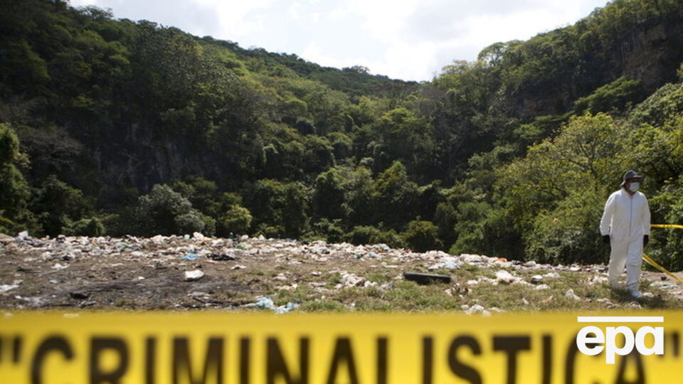 В могилах нашли 129 тел