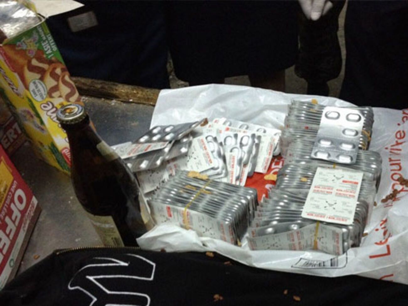 Наркотики пытались провезти в пачках из-под овсянки