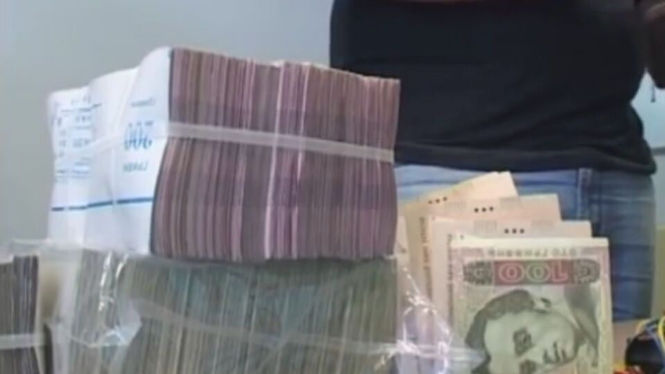 Ежедневно через конвертцентр в "тень" выводилось от 1,5 до 2 млн гривен