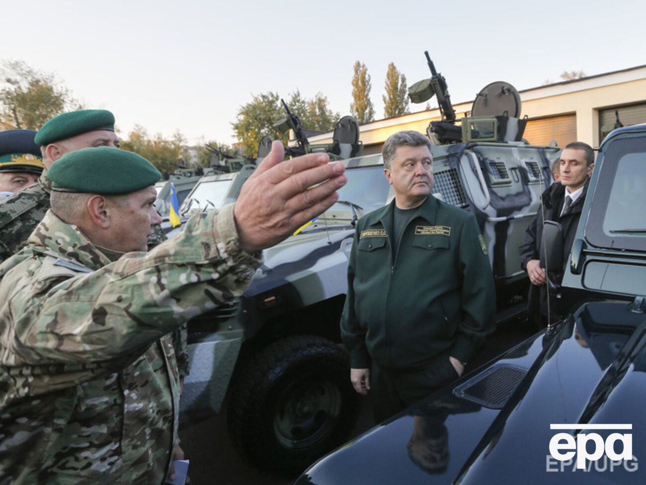 Порошенко встретился с волонтерами