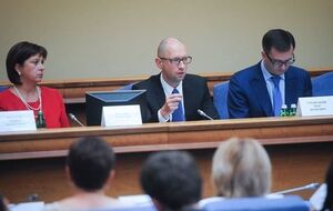 Яценюк о предстоящей реформе ГФИ и ГФС: Сократили количество – и увеличили заработную плату