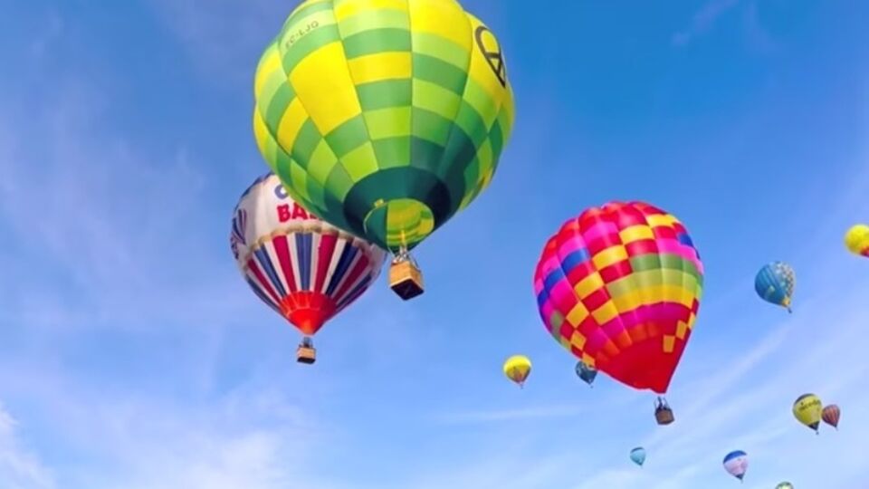 Во Франции побили рекорд двухлетней давности по одновременному взлету воздушных шаров
