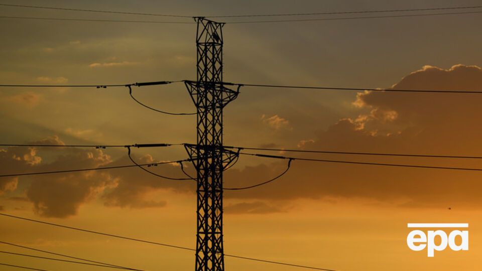 Россия поставляет в Украину около 900 МВт электроэнергии, сообщил Демчишин