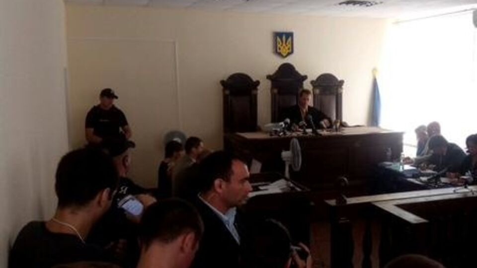 Активисты Автомайдана утверждают, что заседание перенесли на месяц, поскольку судья уходит в отпуск