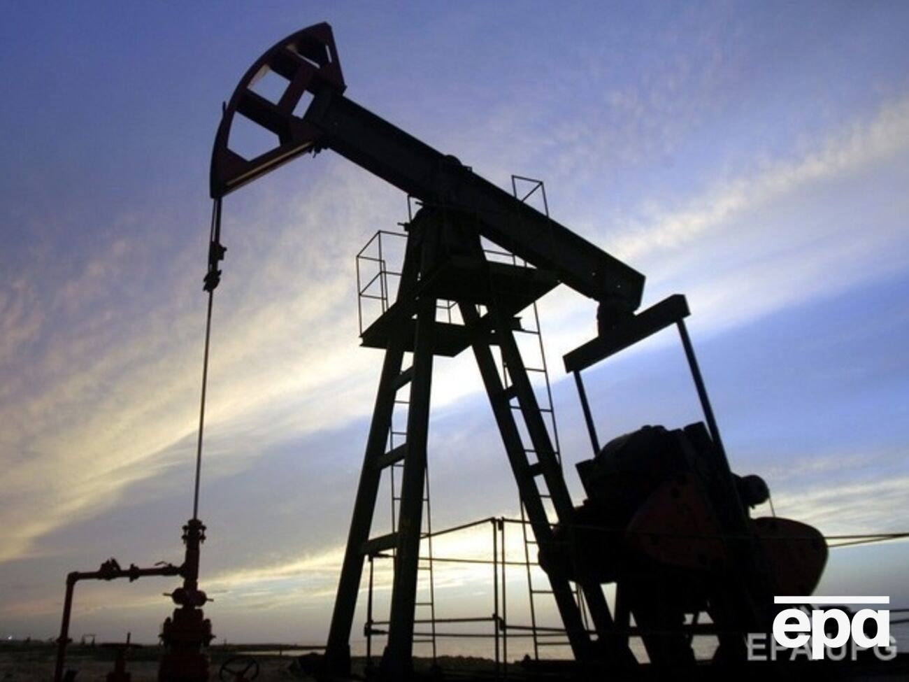 Нефть дешевеет рекордными темпами