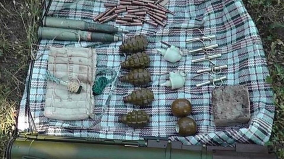 Работники СБУ изъяли у задержанного гранатомет, гранаты, тротил, порох и патроны