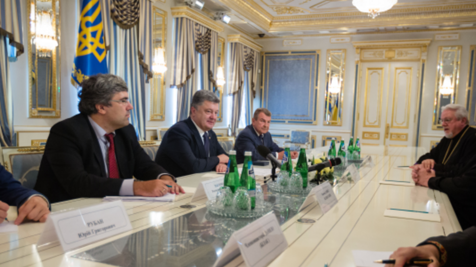 Порошенко: Молитва Вселенского Патриарха помогает нам исцелить раны, которые наносятся Украине российской агрессией и террористами
