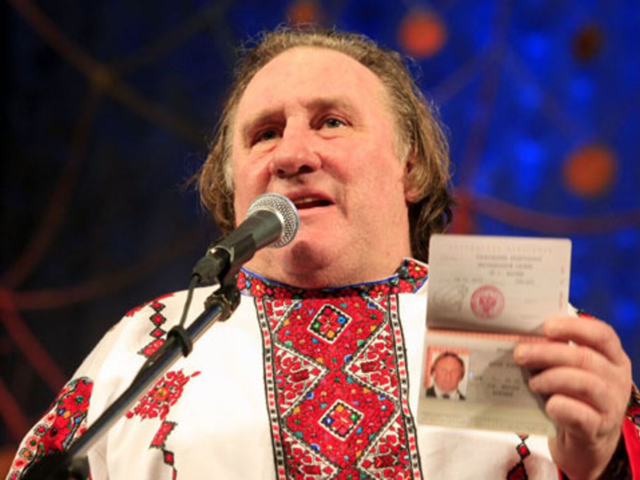 Актер Жерар Депардье в течение пяти лет не сможет въехать в Украину