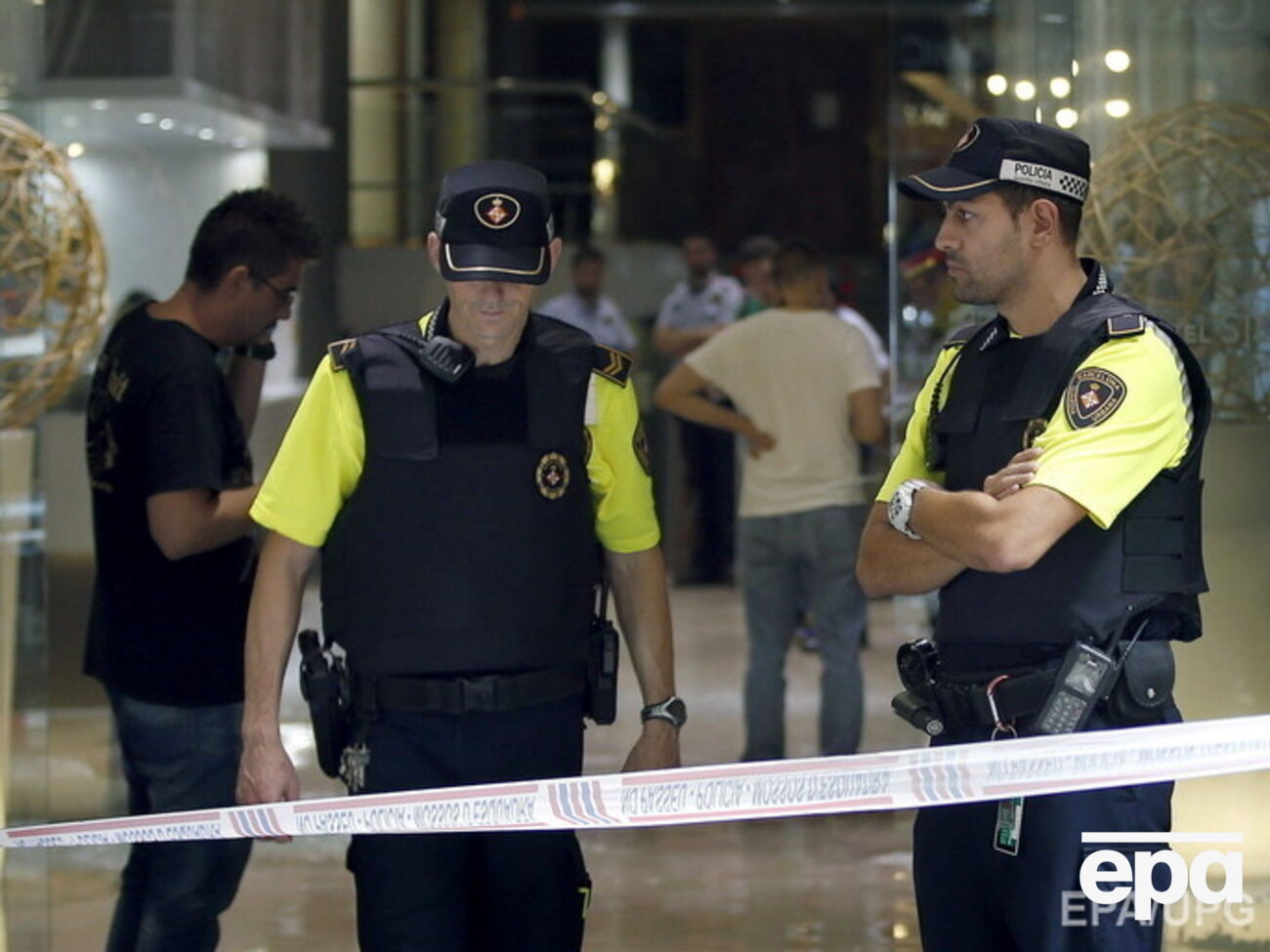 Полиция Барселоны разыскивает неизвестного, открывшего стрельбу возле отеля Silken