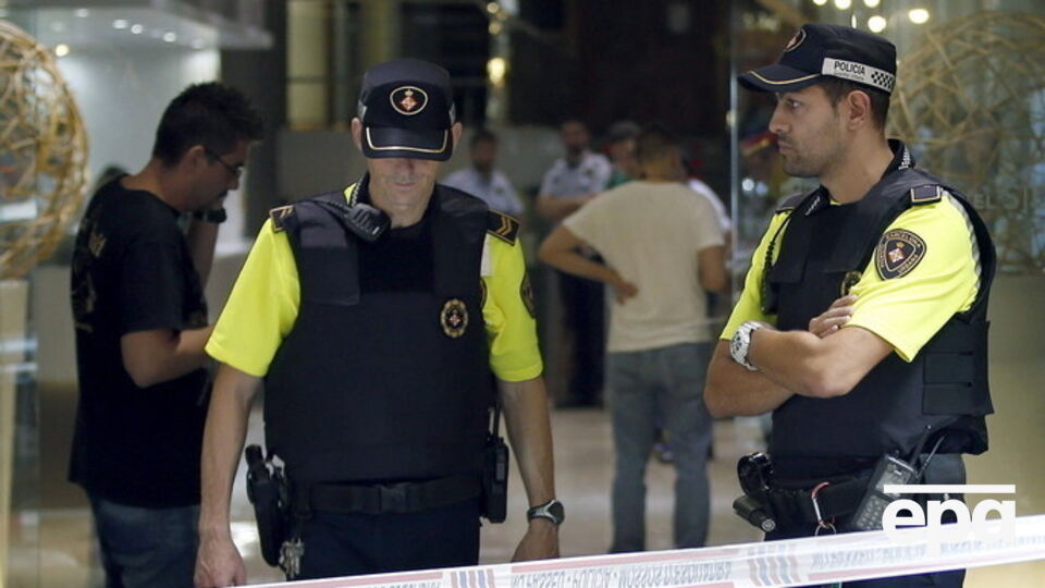 Полиция Барселоны разыскивает неизвестного, открывшего стрельбу возле отеля Silken