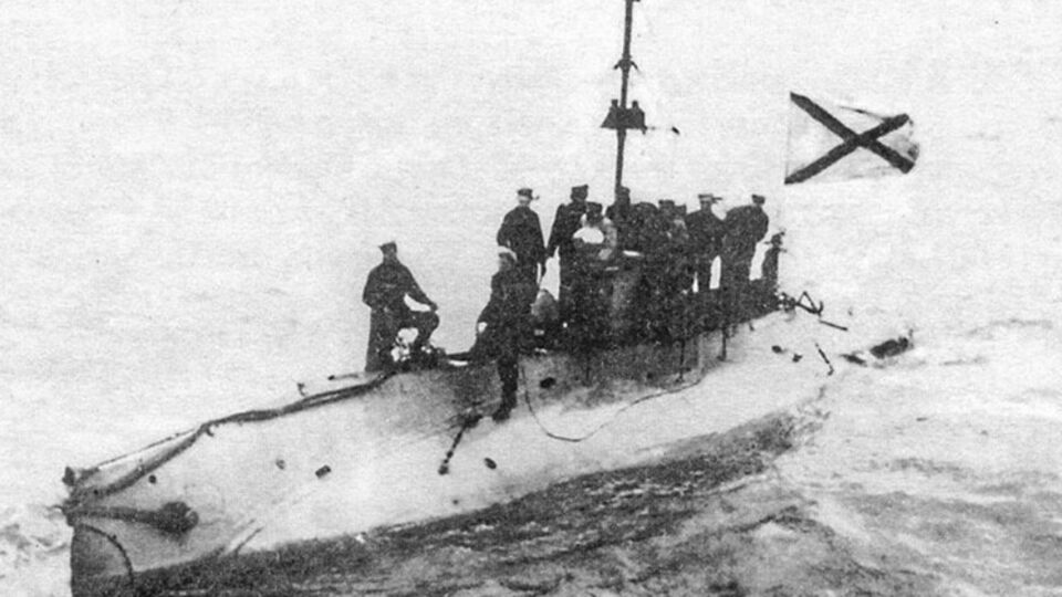 Субмарина класса "Сом" в Балтийском море