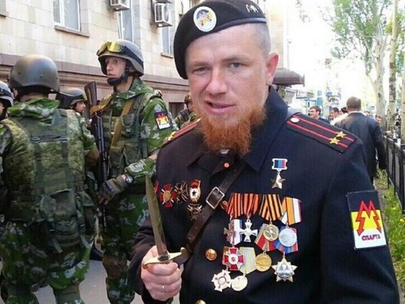 Соцопрос: 53% россиян одобряют участие граждан РФ в боевых действиях на востоке Украины