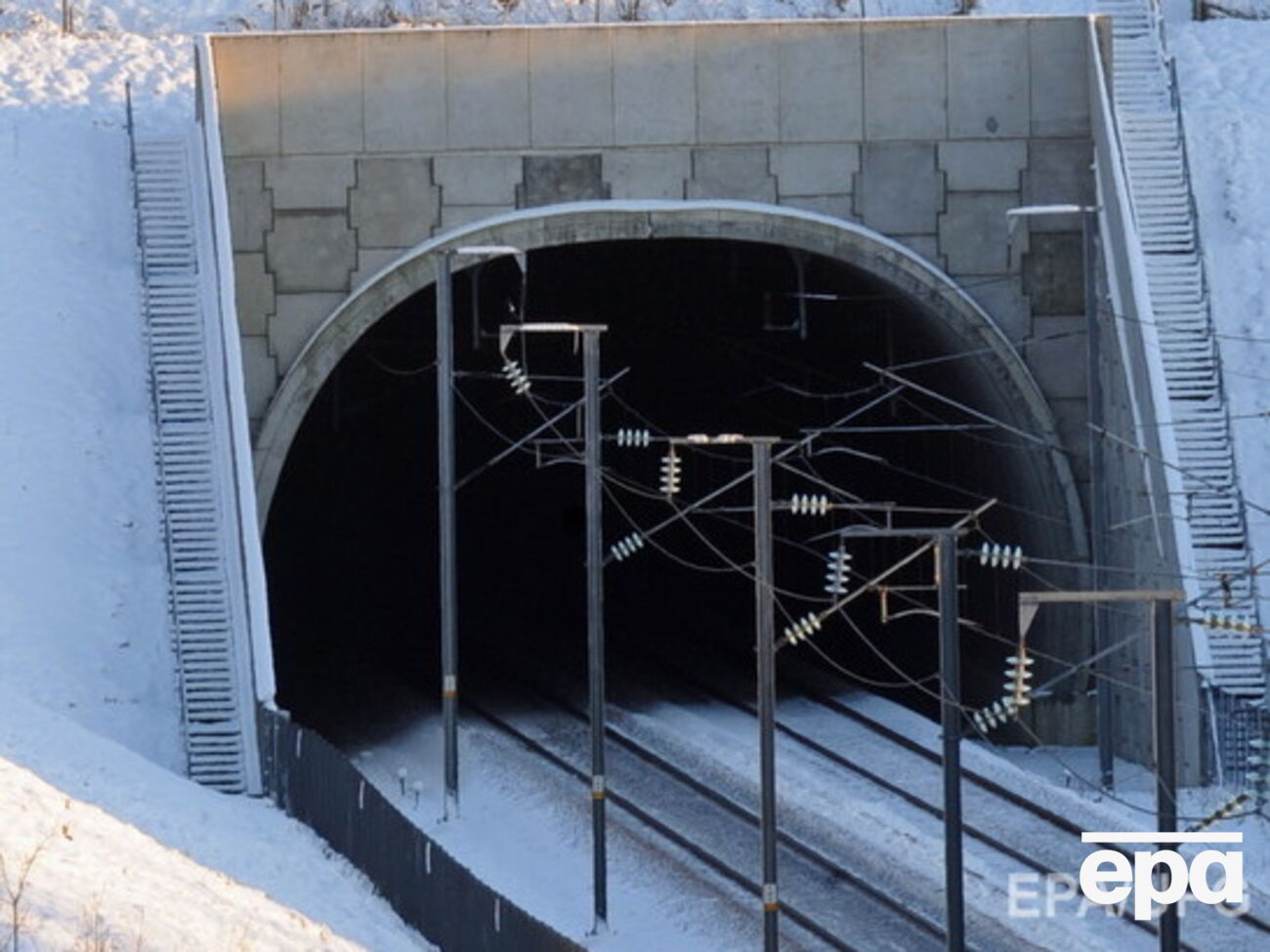 Полиция и охрана сумела сдержать штурм