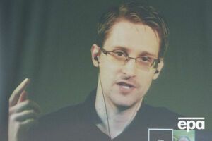 Сноуден находится в России