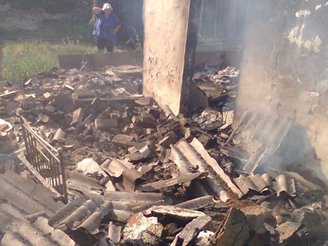 Дом в Станице Луганской, разрушенный в результате обстрела 27 июля