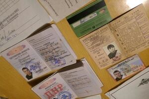 По данным СБУ, задержанному на Донбассе российскому военному Владимиру Старкову в Украине выдали новые документы