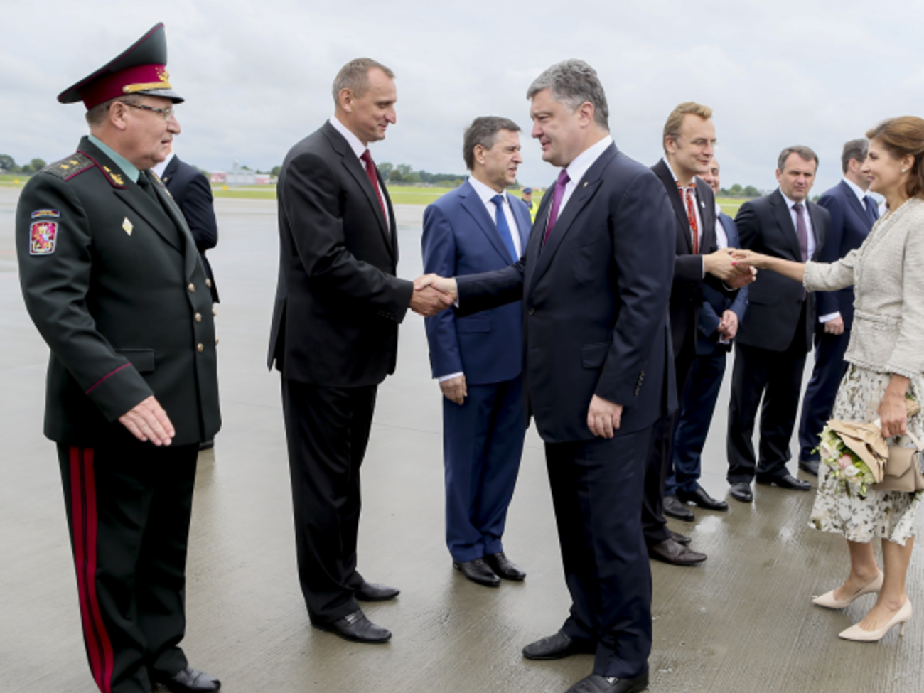 Порошенко: Над неконтролируемым участком украинско-российской границы должен был возвращен украинский государственный суверенитет