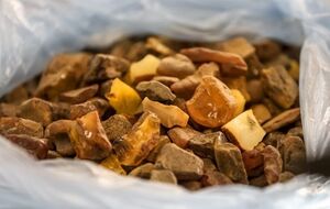 В Ровенской области произошел конфликт из-за нелегальной добычи янтаря