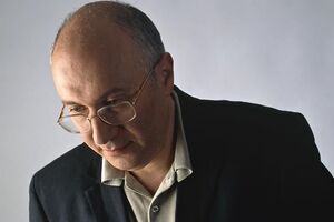 Матвей Ганапольский: Когда, преисполненный гнева, хочешь обвинить политиков в том, что они скупают голоса, возникает вопрос: а почему граждане позволяют себя покупать?