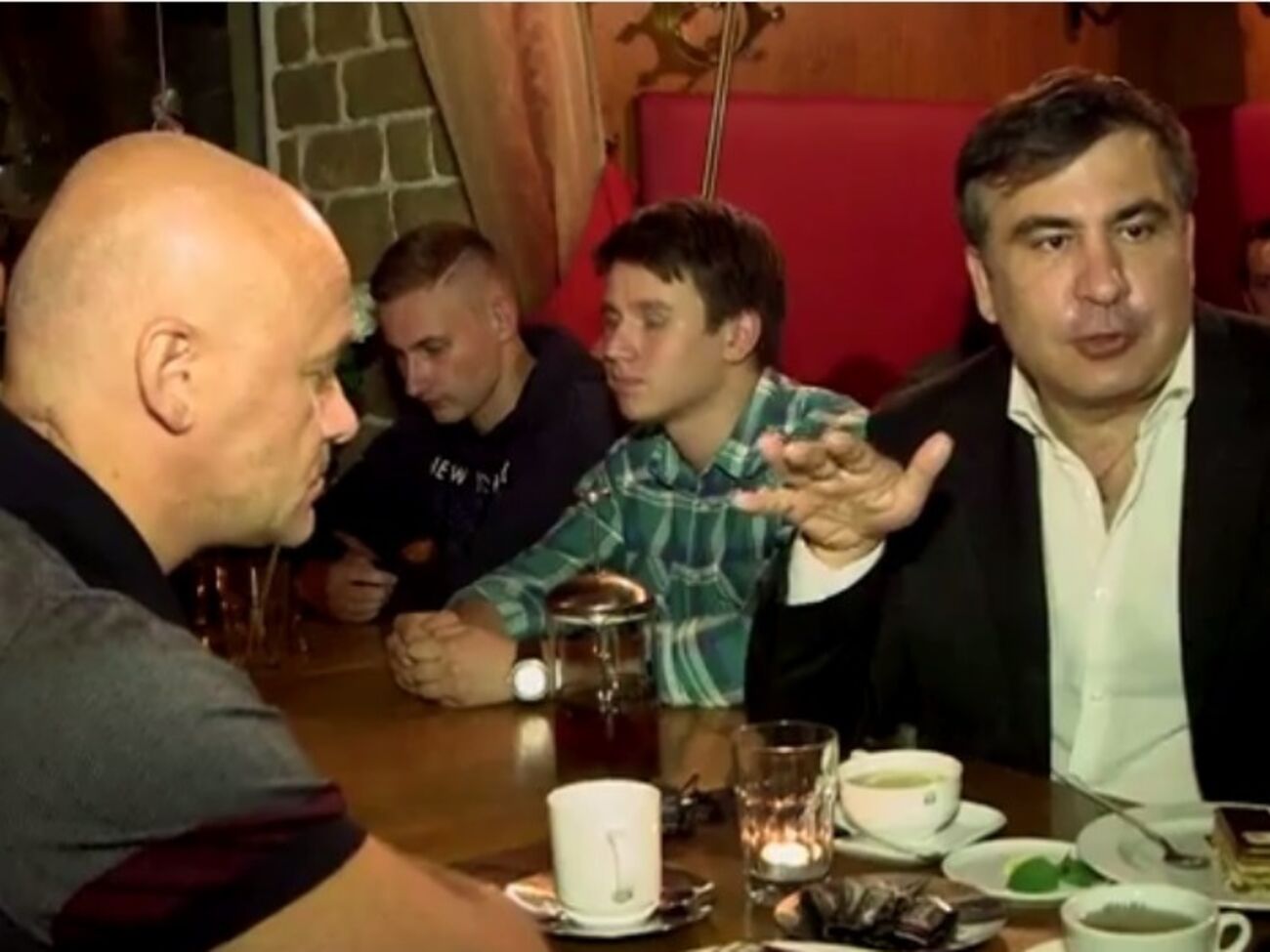 Михаил Саакашвили поужинал в кафе "У Ангеловых"